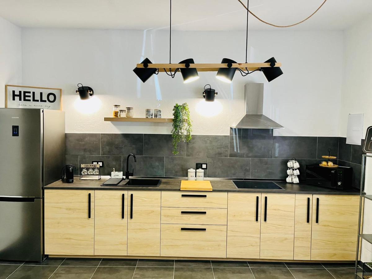 El Pisito Forest,A 300 Metros Iglesia De La Encarnacion Apartment มาร์เบยา ภายนอก รูปภาพ